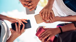 Protecting minors online: European Parliament weighs in and cites positive contribution from public service media 